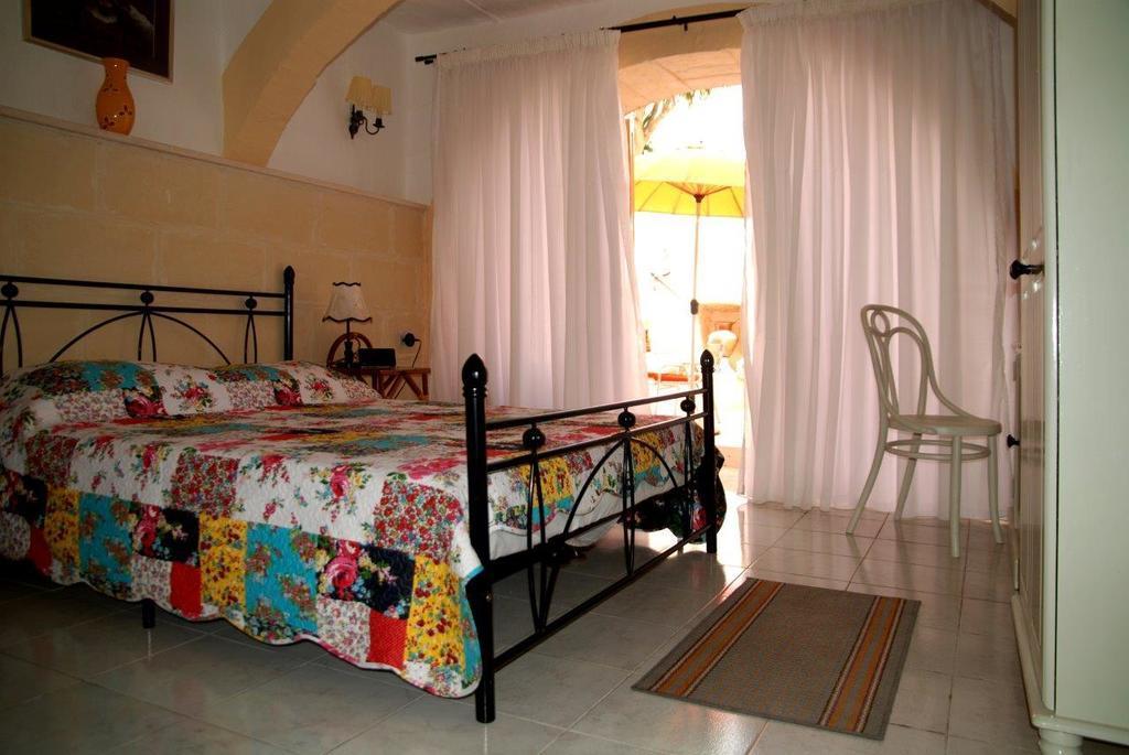 Anna Karistu Accommodation Kerċem Habitación foto